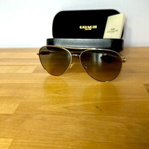 Coach Metal Badge Pilot sunglasses, NWOT